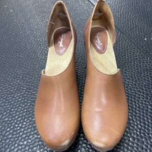 Free People Monroe Clog 8.5. EU 39